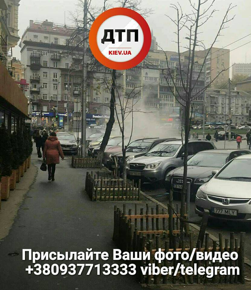"Всю улицу заполнил пар": в центре Киева произошло серьезное ЧП