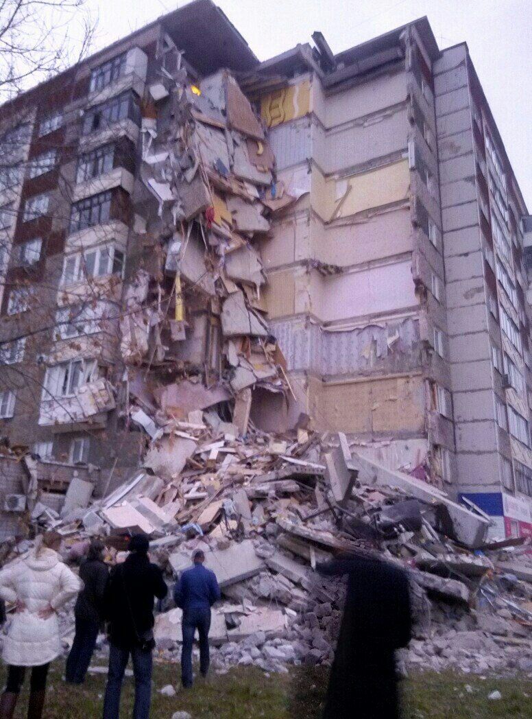 ФОТО, ВИДЕО: В Ижевске рухнула часть жилого 9-этажного дома