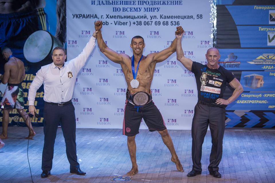 Справжня машина: український поліцейський виграв чемпіонат з бодібілдингу. Фото красеня