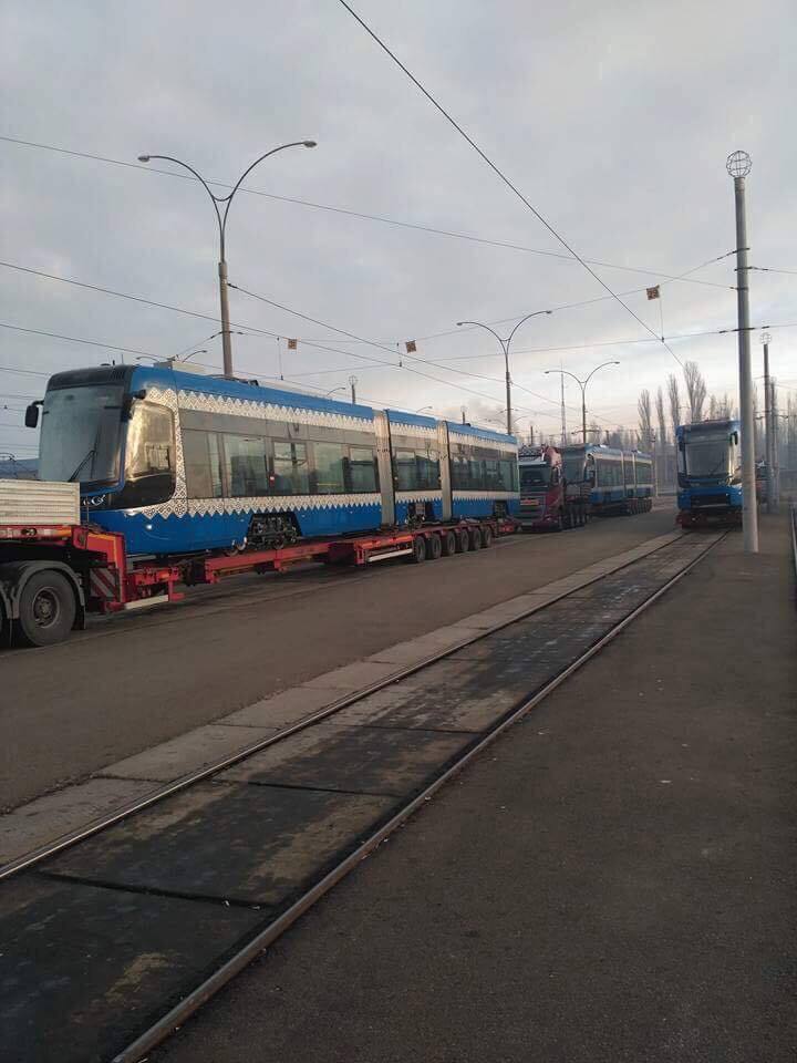 "Для двух детей": сеть поразили новые трамваи в Киеве