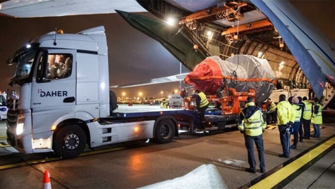Український літак-гігант врятував із "полону" пасажирський Airbus: опубліковані фото