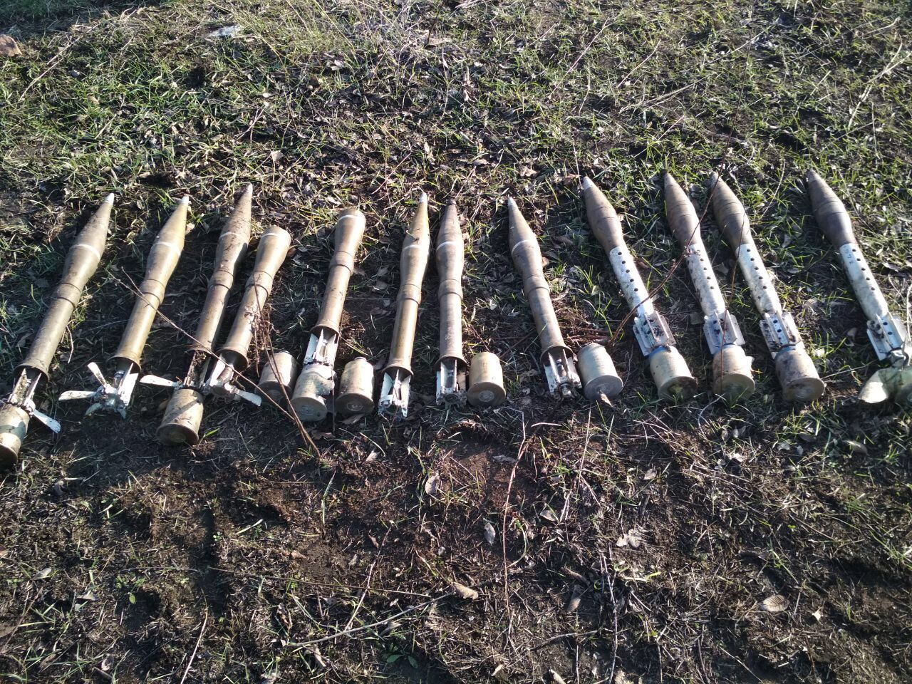 Маркування "спалило": на Донбасі знайшли схрон російської зброї