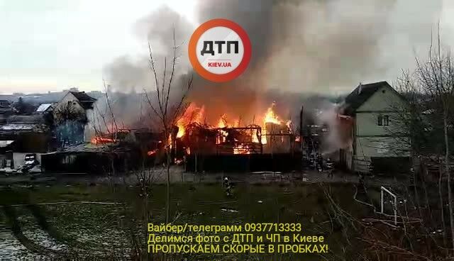 Произошел взрыв: появились подробности мощного пожара в Киеве 