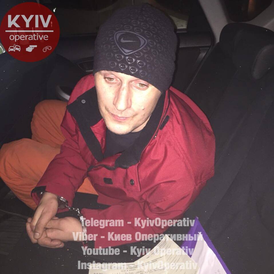 С молотком и в трусах: киевлян взбудоражило преступление во дворе дома