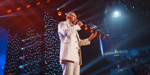 Несут последние деньги: как в церкви "Возрождение" разводят прихожан