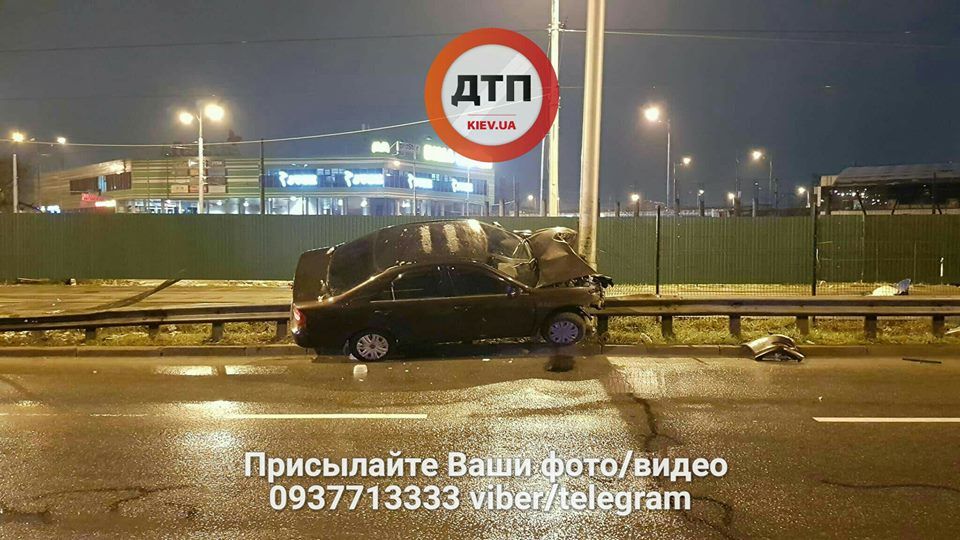 Залишив у авто поранену: у Києві водій влаштував ДТП і втік