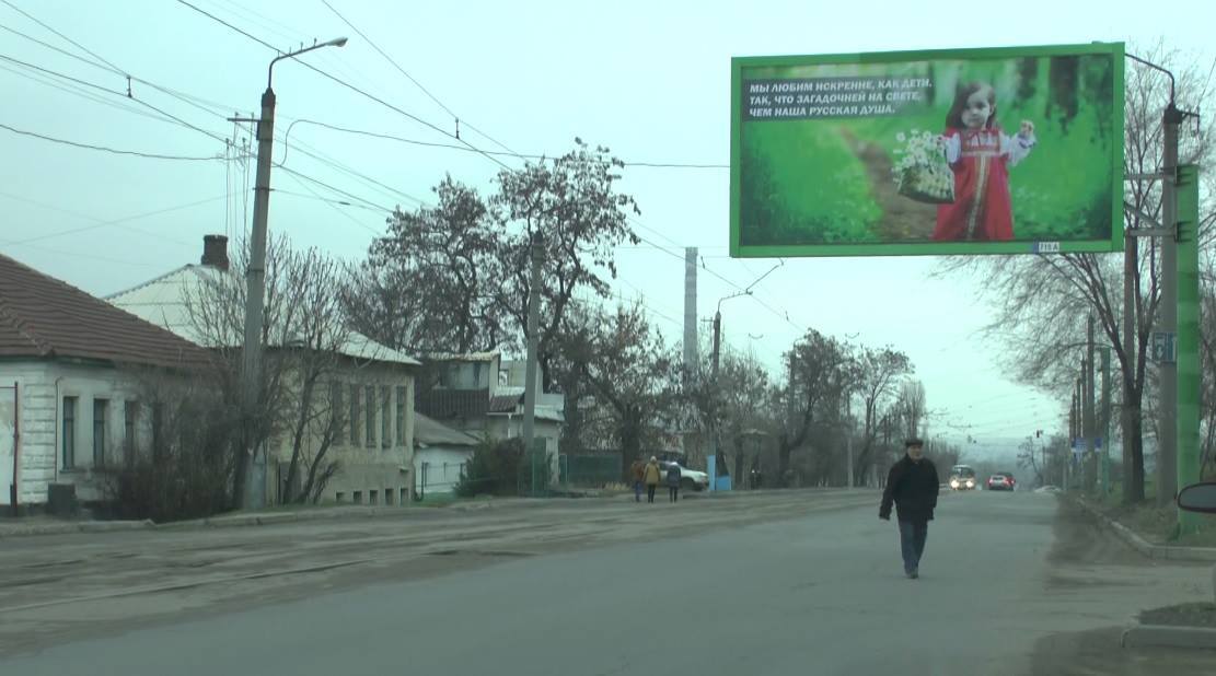 Это взрыв мозга: сеть привел в недоумение корявый бигборд из оккупированного Луганска 