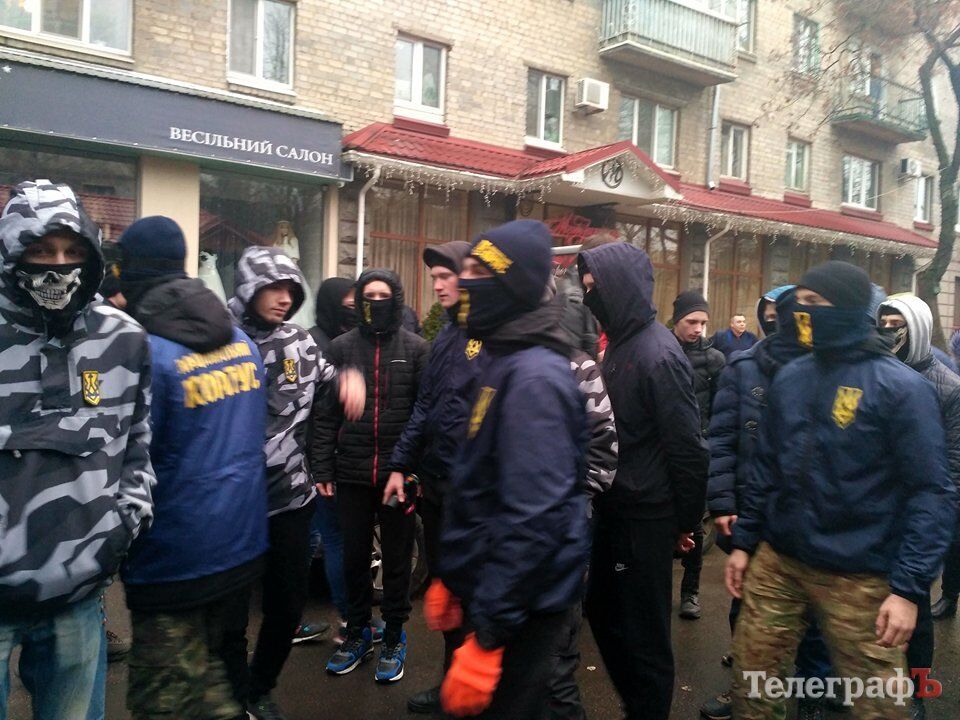 "Наших забирают!" В Кременчуге вспыхнула массовая драка с полицией