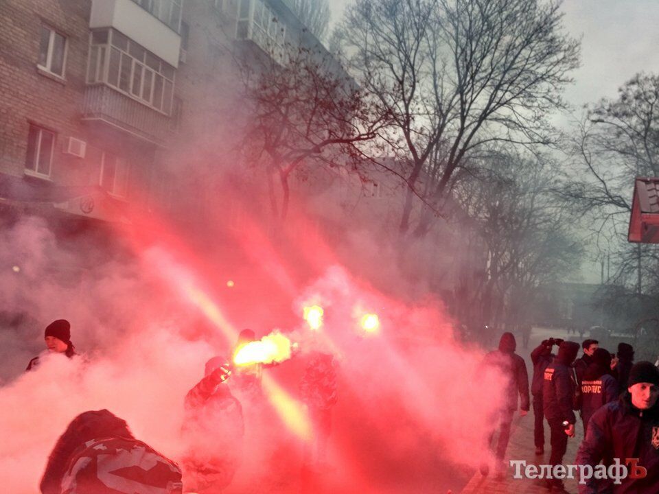 "Наших забирают!" В Кременчуге вспыхнула массовая драка с полицией