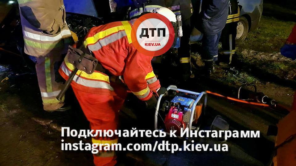 У Києві маршрутка потрапила в жахливу ДТП. Опубліковані фото і відео