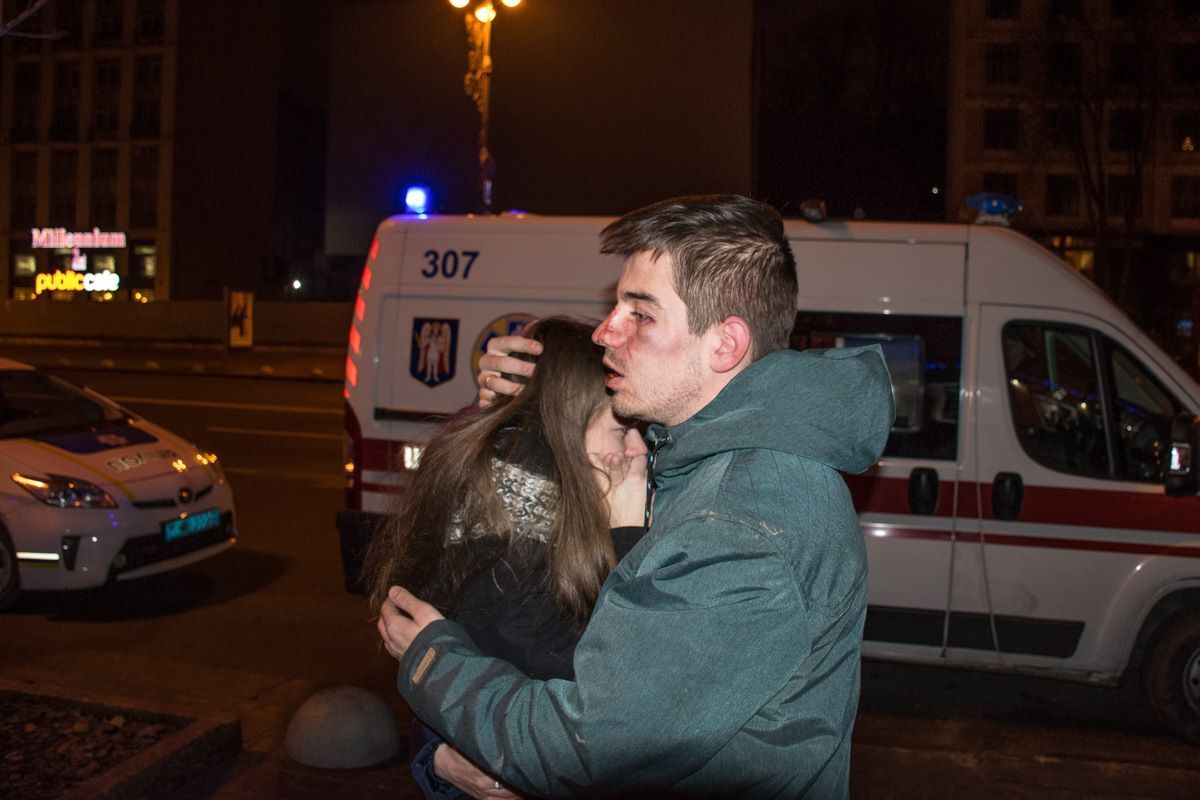  В центре Киева сотрудники пиццерии избили своих клиентов: фото и видео с места событий