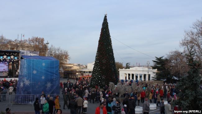 Оккупанты в Крыму устроили жесткий "прессинг" детей перед елкой