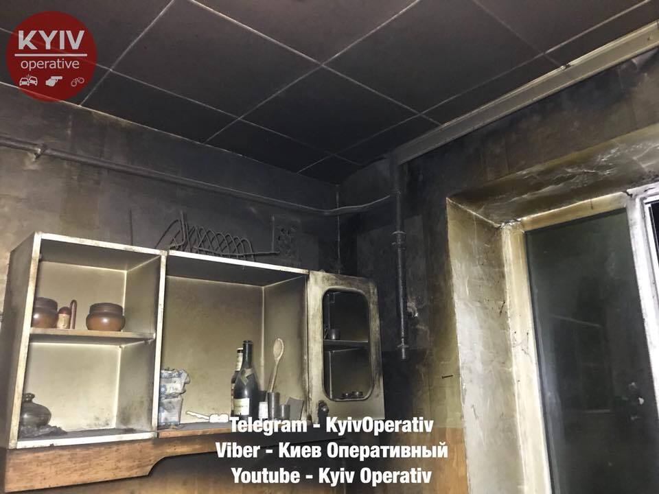 Розпалив багаття посеред квартири: в Києві чоловік влаштував сюрприз і заснув