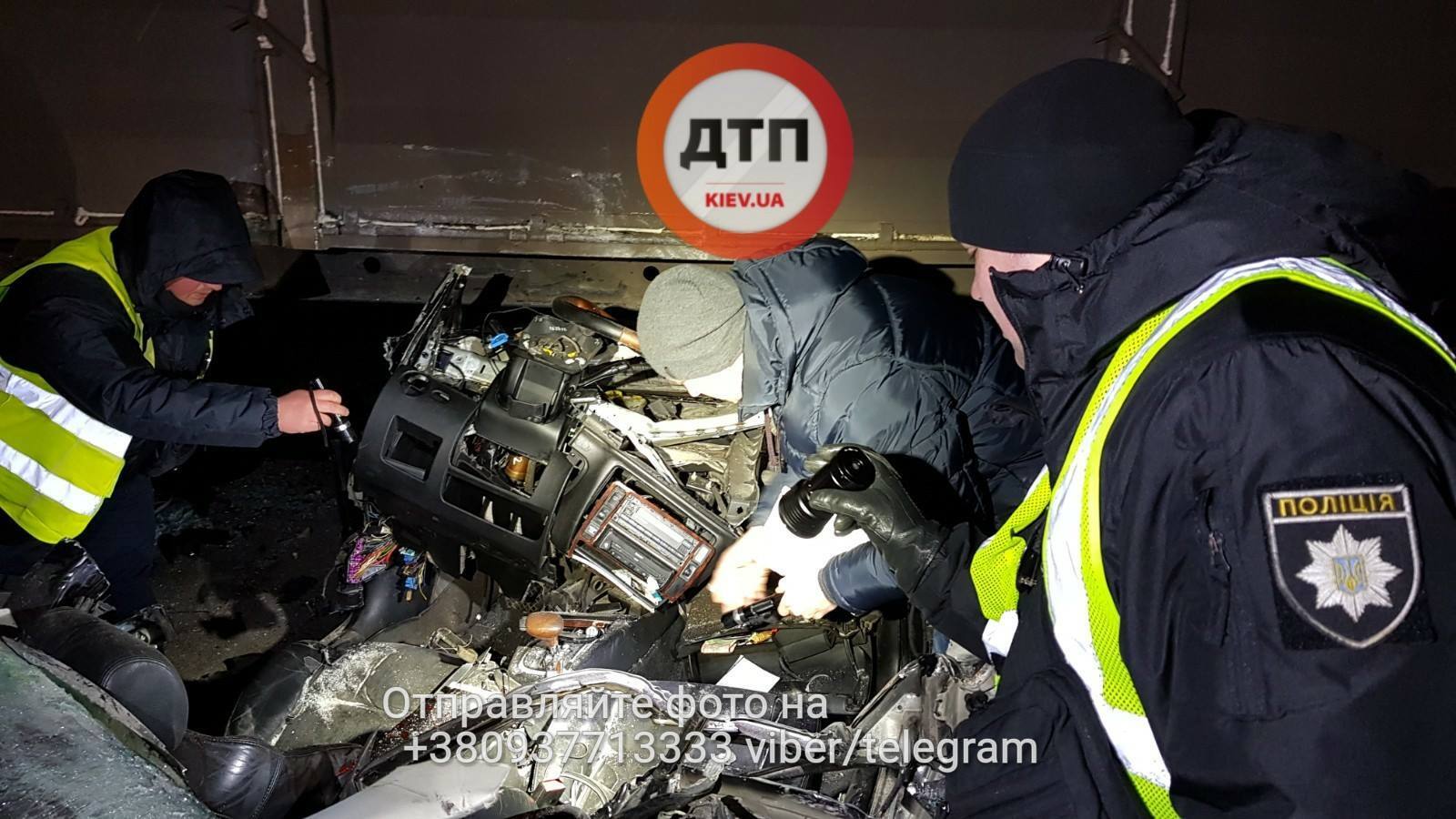 Семейную пару обезглавило в жутком ДТП под Киевом