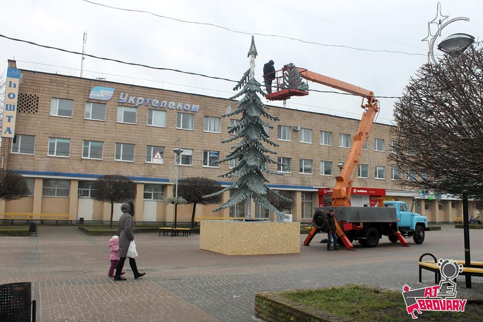 "Перевернутое алоэ?" Сеть потрясла новогодняя елка под Киевом