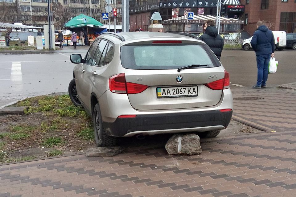 "Підвид твердолобих": мережу підірвав герой парковки в Києві