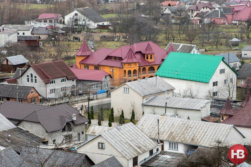 Выросло на контрабанде: местные рассказали, как построили самое богатое село Украины