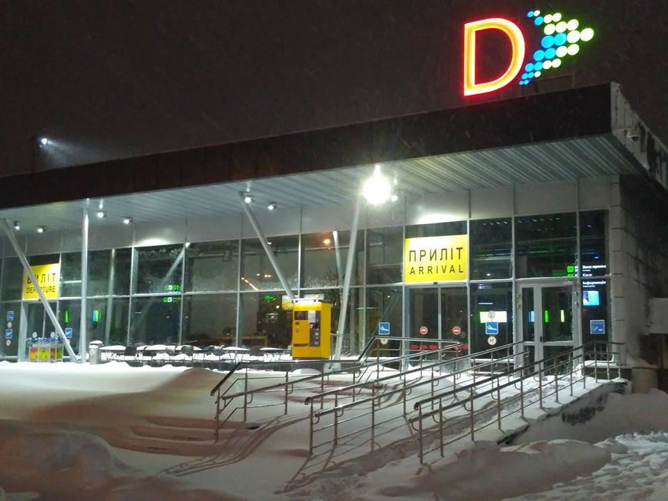 Аеропорт "Київ" в снігу