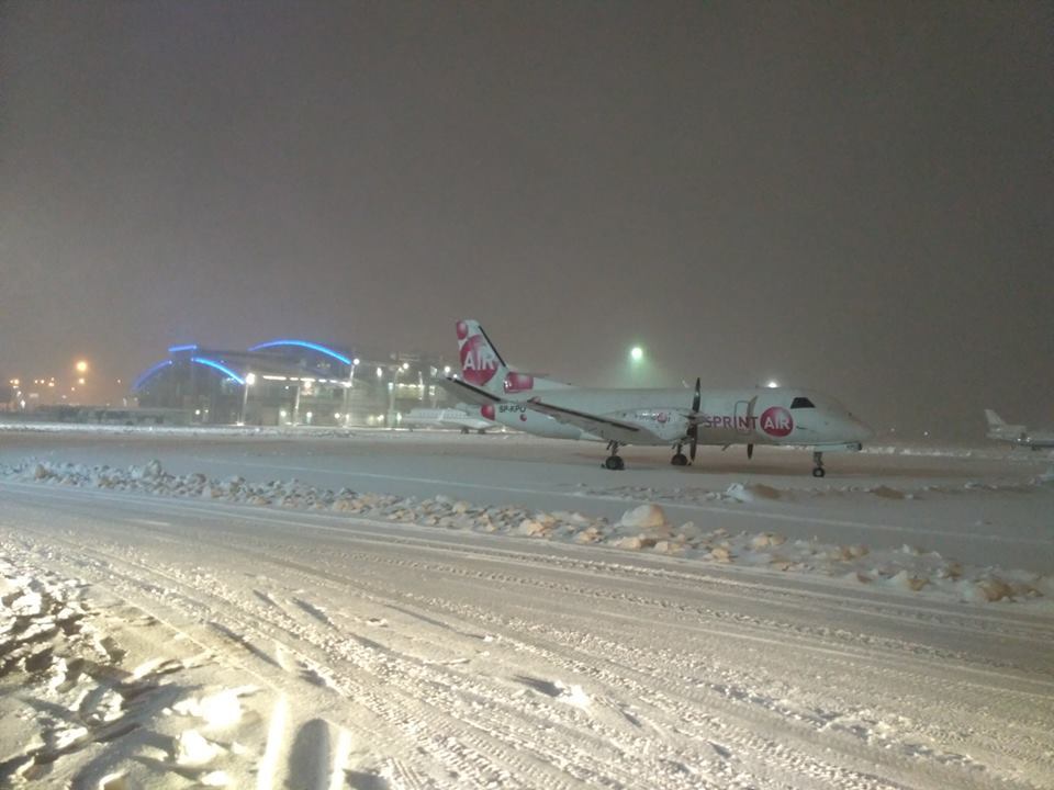 Аеропорт "Київ" в снігу