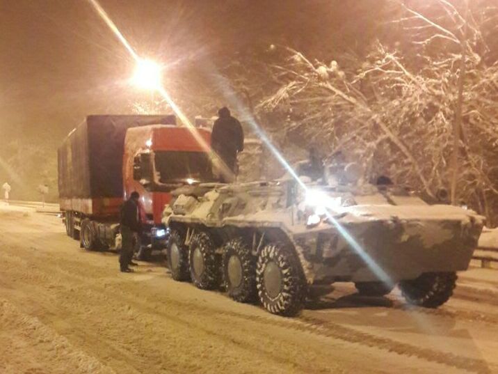 Сніг паралізував Київ: актуальна ситуація на дорогах