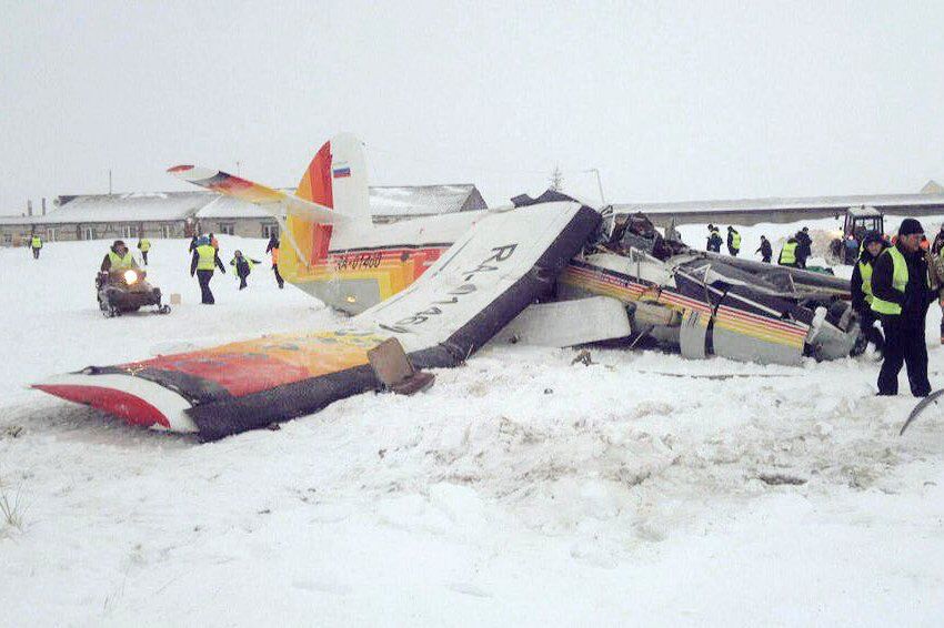 У Росії розбився пасажирський літак: момент падіння потрапив на відео