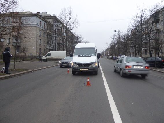 В Киеве на дороге средь бела дня произошла стрельба: преступник скрылся