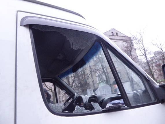 В Киеве на дороге средь бела дня произошла стрельба: преступник скрылся
