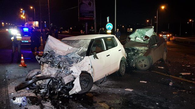  Машины "в лепешку": в Киеве в жутком ДТП погиб водитель