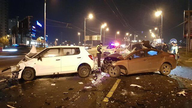 Машины "в лепешку": в Киеве в жутком ДТП погиб водитель