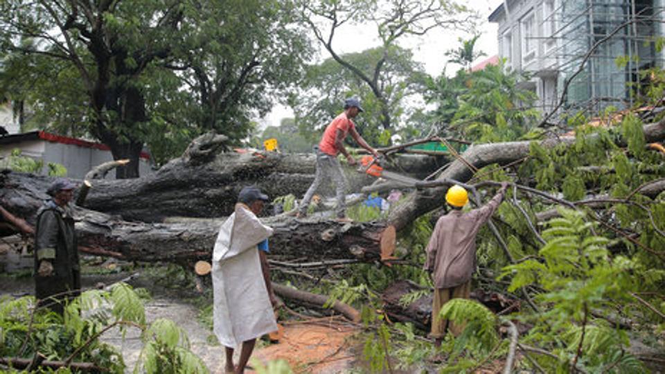 Яву и Шри-Ланку накрыли масштабные наводнения: десятки погибших, среди них - украинец