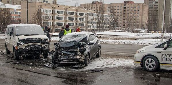 В авто были дети: в Киеве женщина устроила жесткое ДТП