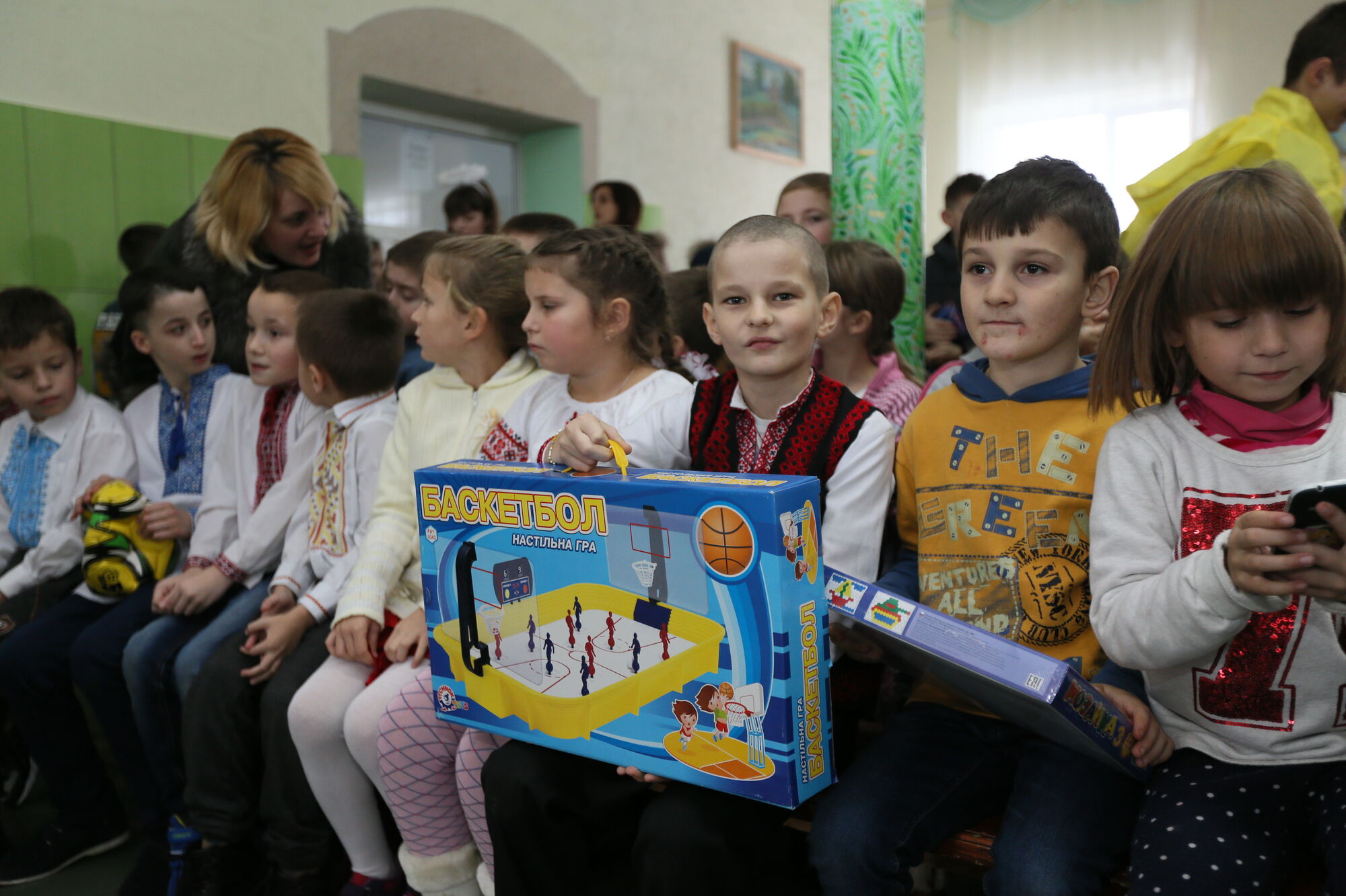 Фани Національної збірної з футболу відвідали 350 дітей в дитячих будинках та інтернатах України