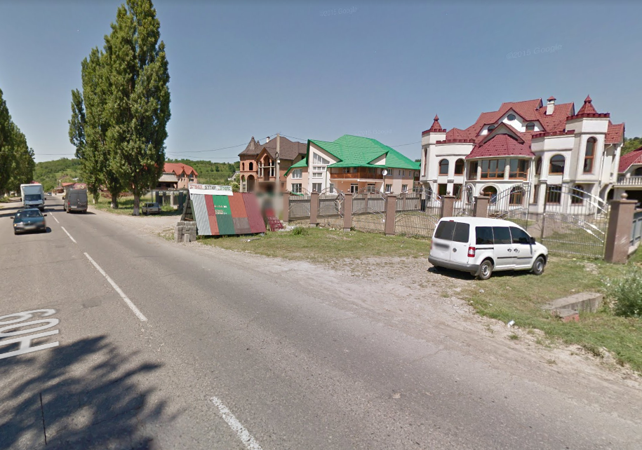 Нижняя Апша считается одним из самых богатых сел в Украине. Большинство домов здесь имеют несколько этажей