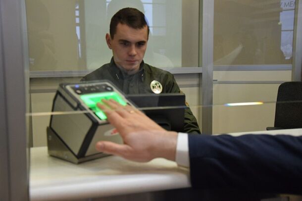 Росіянам приготуватися: прикордонники показали, як працює біометрія на кордоні