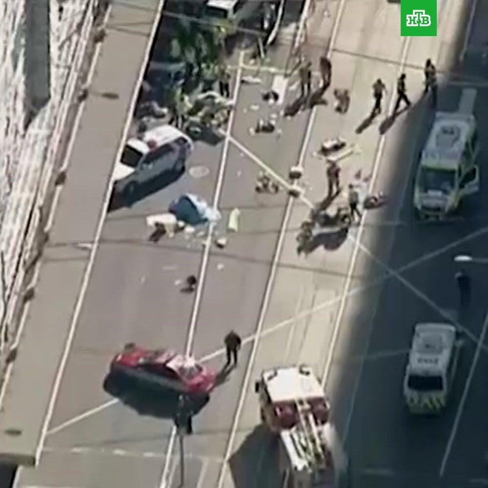 "Люди просто разлетались": в Мельбурне авто врезалось в толпу