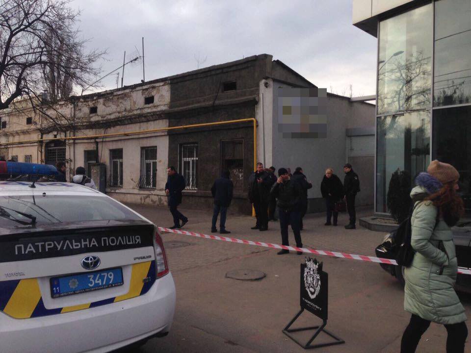 В Одессе произошла стрельба: бандиты захватили людей в заложники