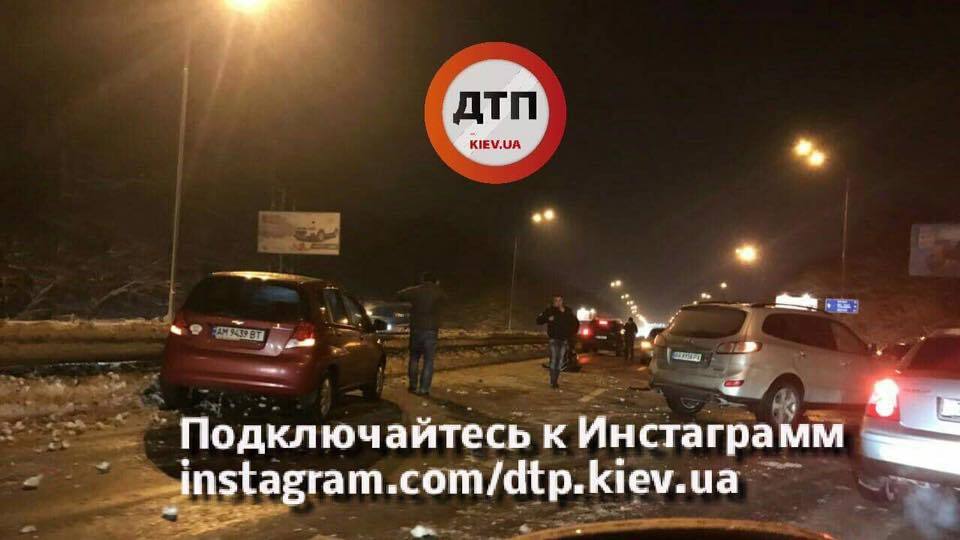 Масштабное ДТП в Киеве: столкнулись сразу 5 авто