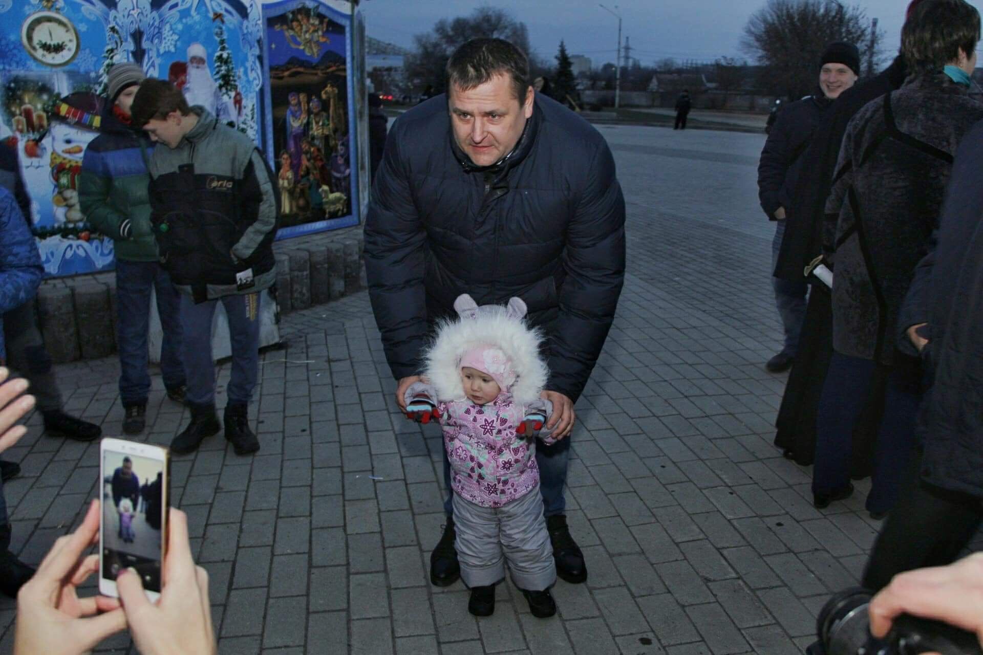 Борис Філатов став почесним гостем передноворічних святкувань у різних районах Дніпра