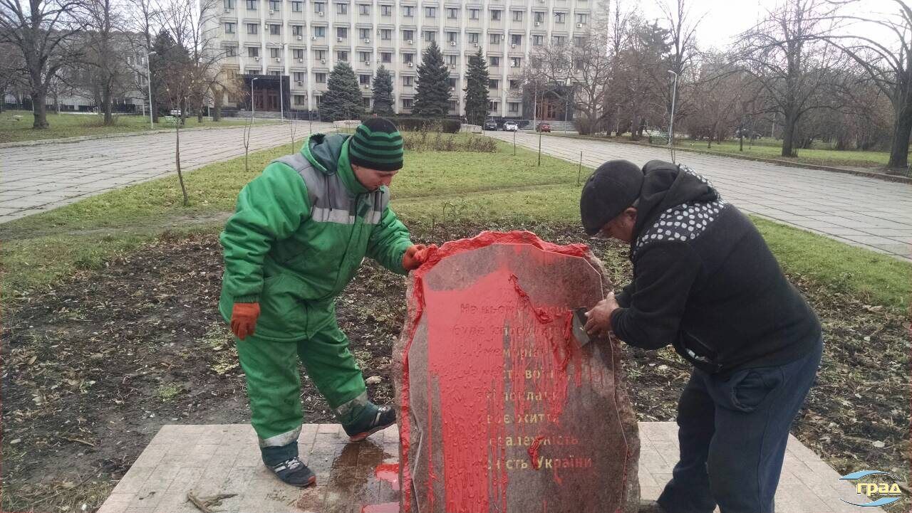 В Одессе надругались над памятным знаком АТОшникам. Сеть кипит