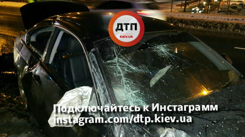 У Києві сталася смертельна ДТП: пасажир загинув, а водій авто втік