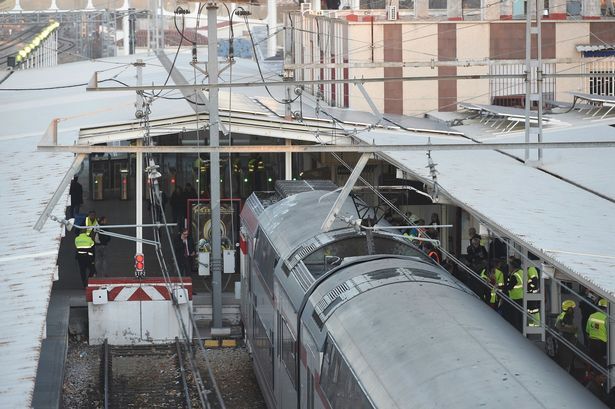 В Испании поезд влетел в забор: десятки пострадавших