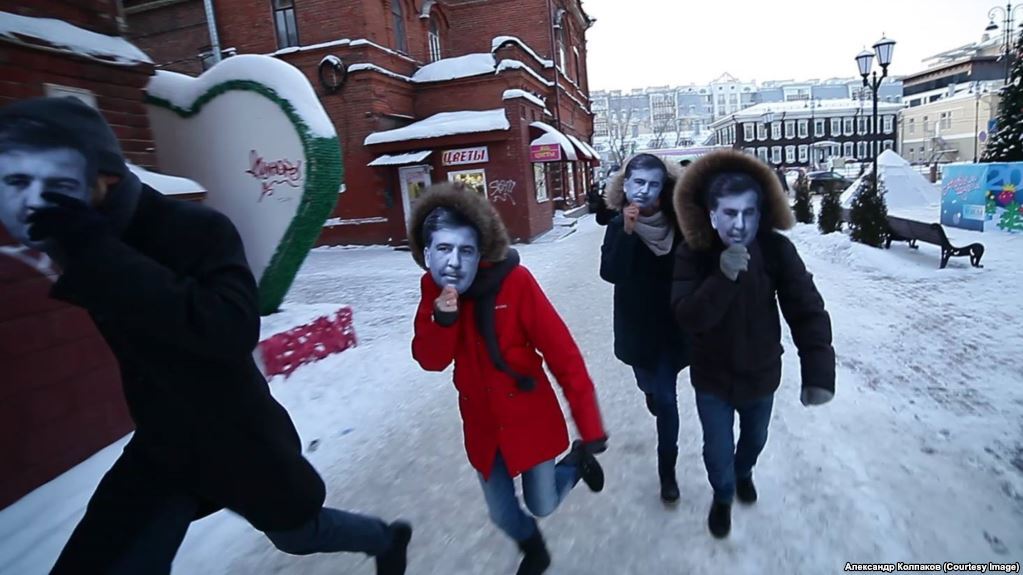 В России толпа Саакашвили устроила забег на зло Путину: яркое фото