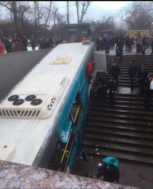  В Москве автобус влетел в подземный переход: есть погибшие и пострадавшие