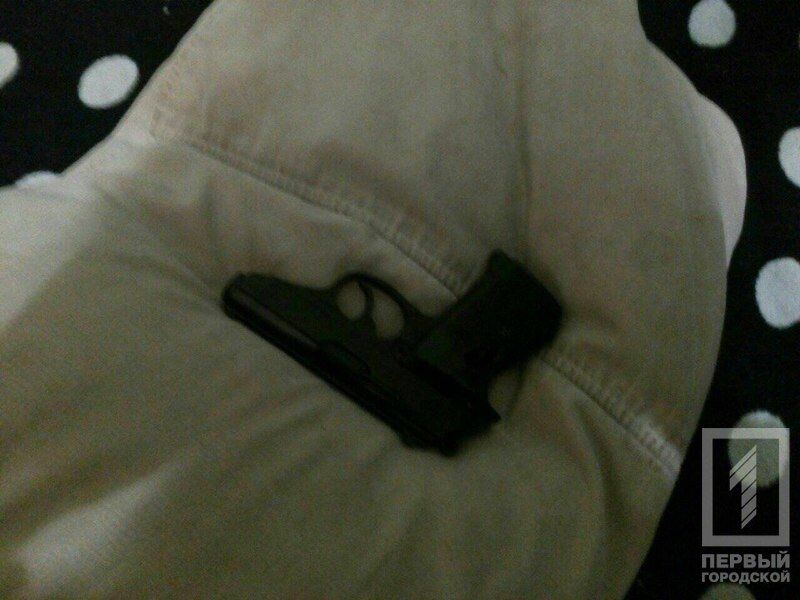 Випив і взяв дітей: депутат постріляв із балкона у Кривому Розі