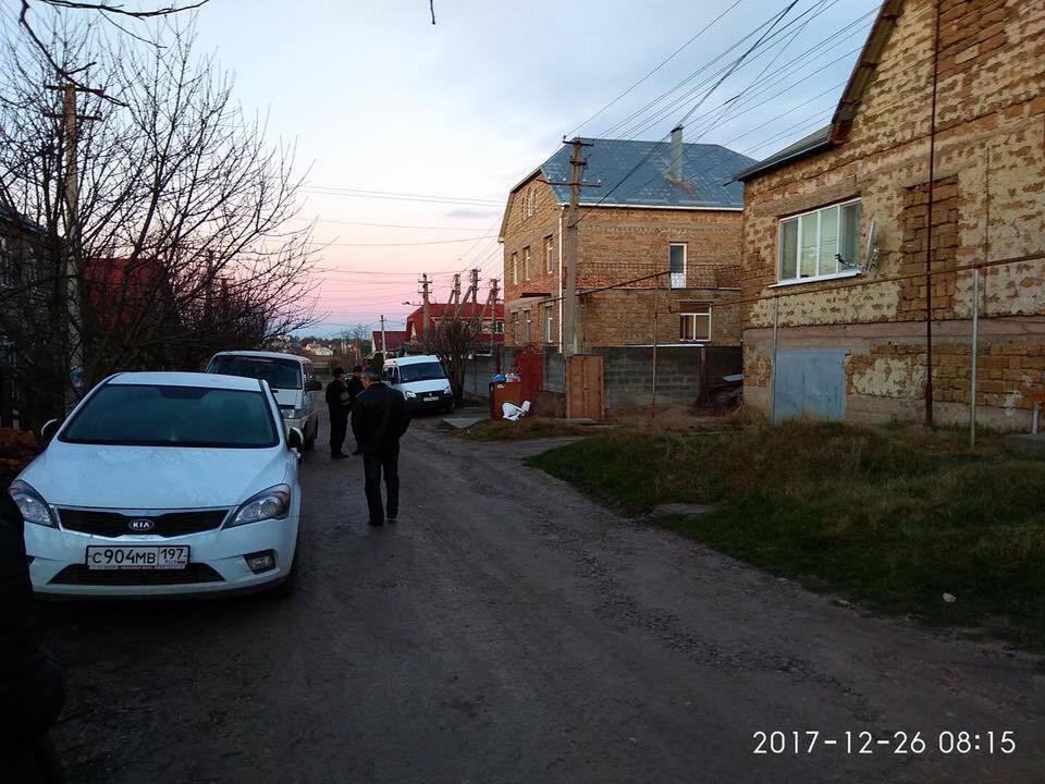 Трясуть цілі вулиці: окупанти в Криму влаштували масштабні обшуки