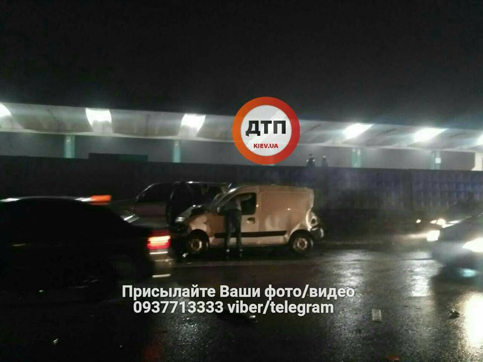 Машины в хлам: в Киеве произошло масштабное ДТП