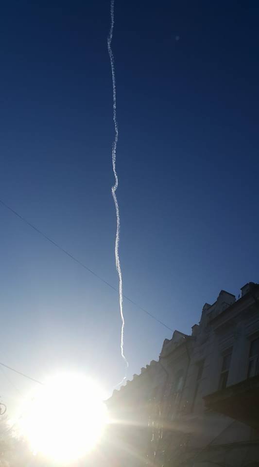 В небе остался след: сеть всполошил мощный взрыв в Крыму 