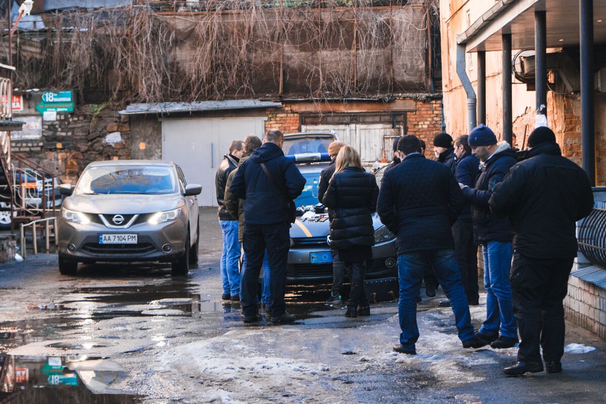Увірвалися на пост: у центрі Києва стався озброєний напад