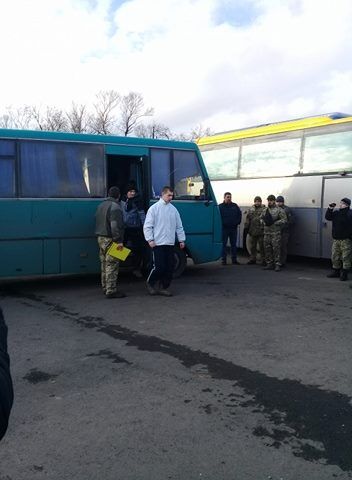 Появились первые фото освобожденных из плена "ЛНР" украинцев