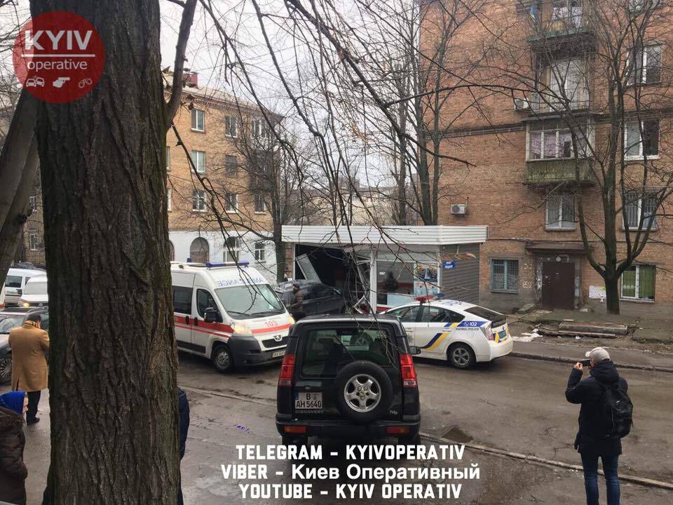 В Киеве пьяный водитель влетел в МАФ и сбил трехлетнего ребенка